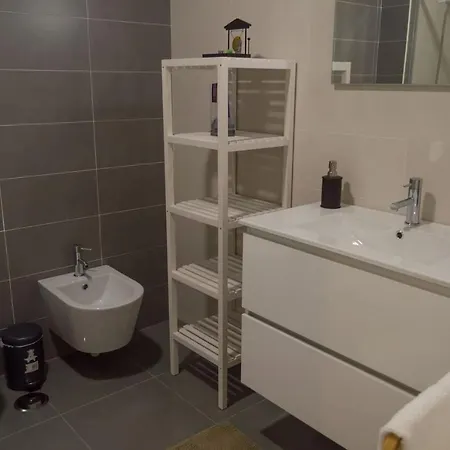 דירה What A Life!