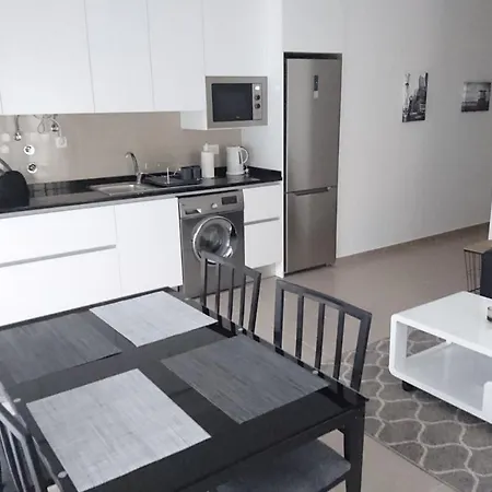 What A Life! נאזרה