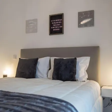 דירה What A Life!